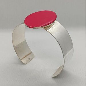 Silver Tone Metal & Hot Pink Enamel Oval Disc Cuff Bangle Bracelet Modern NEW